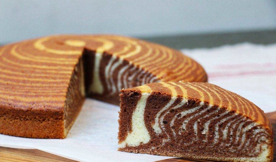 طرز تهیه کیک زبرا (دورنگ و جذاب)