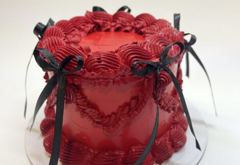 کیک قرمز مخصوص عکاسی آتلیه